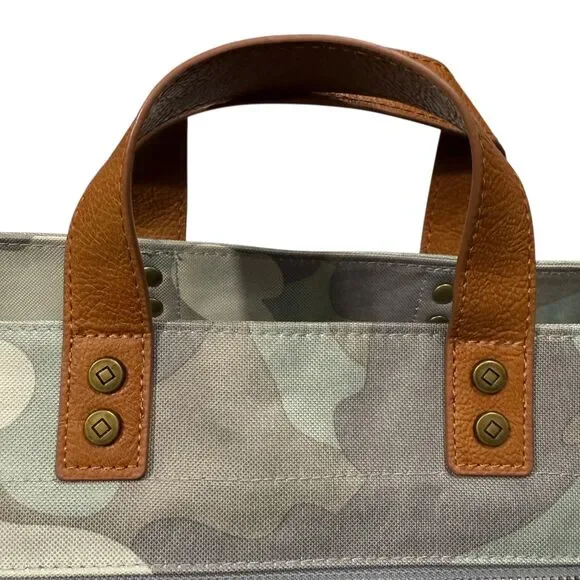 Thirty-one Step Up Tote in Soft Camo Large Tote Bag Crossbody Handles And Straps - Picture 3 of 16